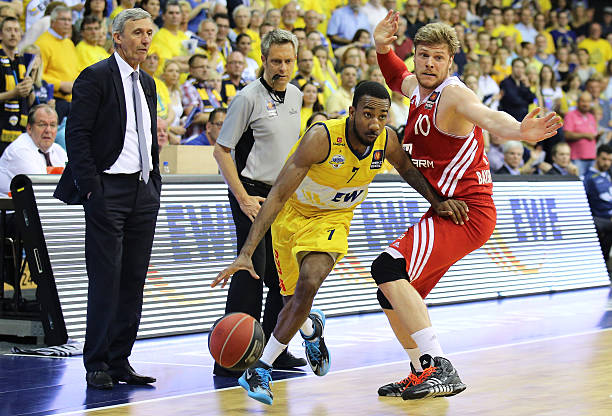 一路高歌猛 一路高歌猛